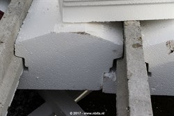 F2017_042_030